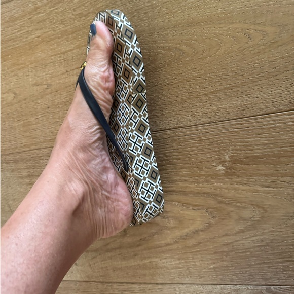 Tory Burch Black and Brown Geometric Flip Flops - Picture 3 of 4